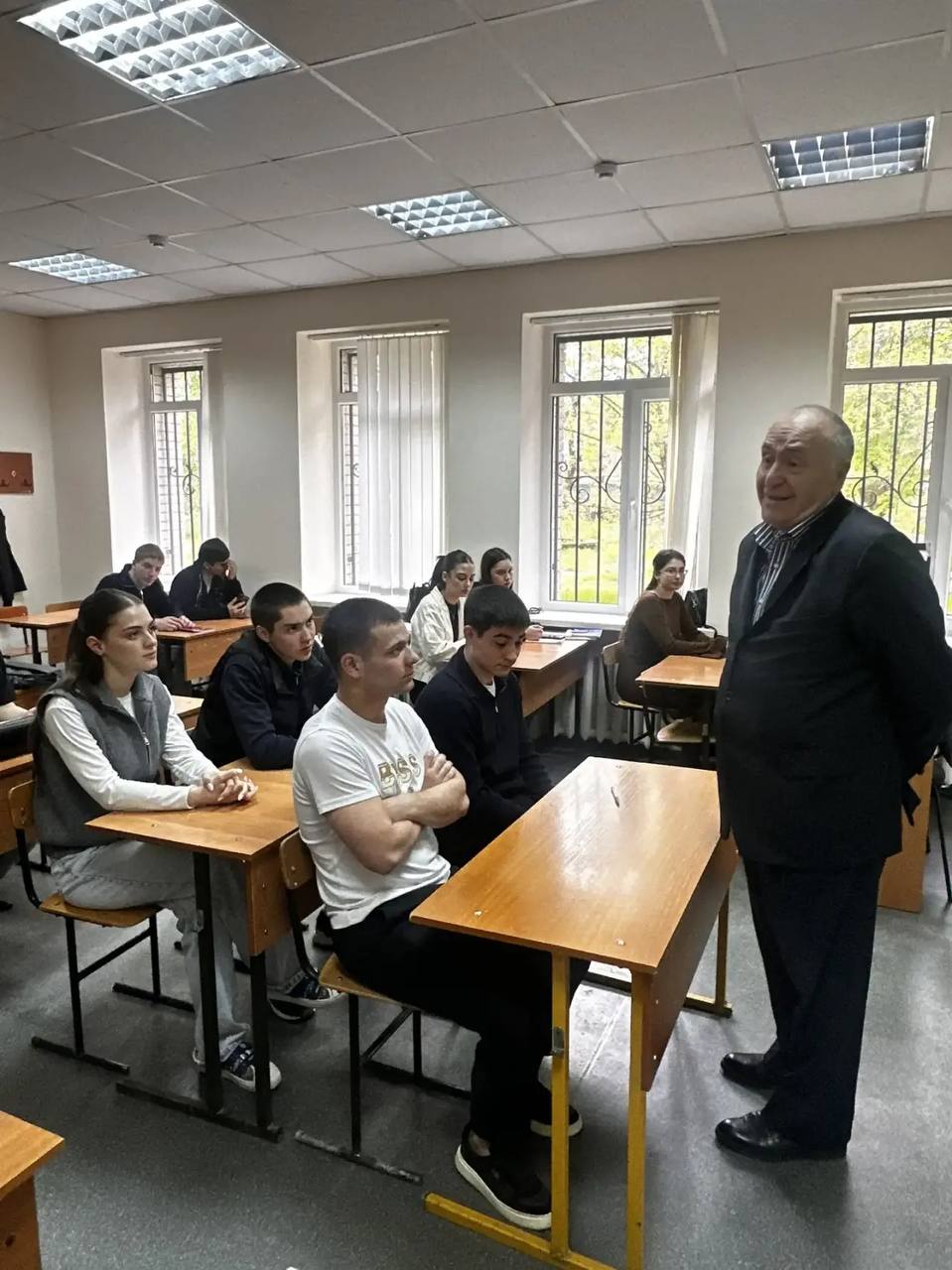 В преддверии Первомая в нашем колледже прошли тематические классные часы. 
