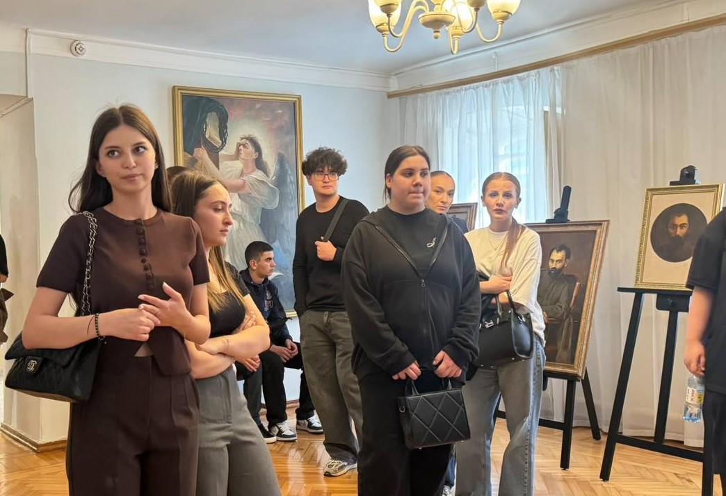 В преддверии дня рождения основоположника осетинской литературы К. Л. Хетагурова студенты первого курса нашего колледжа посетили Дом-музей поэта.