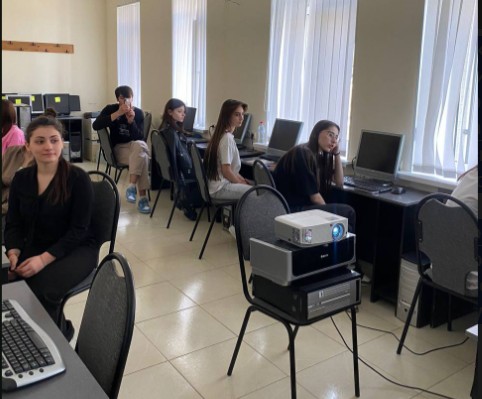 2 апреля во Владикавказском колледже экономики и права был проведен урок с использованием контента просветительского проекта «Цифровой ликбез».