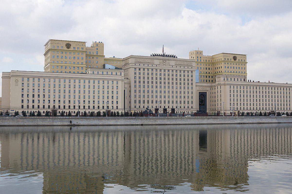 Министерством обороны РФ дана положительная оценка пособию по безопасности интересов общества, подготовленному преподавателями колледжа