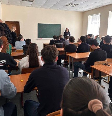 В рамках системной работы по правовому просвещению и профилактике правонарушений среди несовершеннолетних, сотрудники Министерства внутренних дел по РСО-Алания  провели серию открытых встреч с учащимися ВКЭП